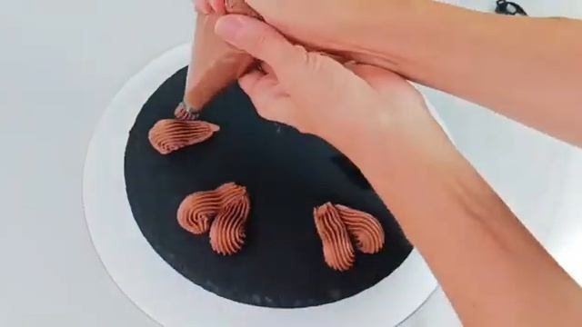 Идея украшения торта ОДНОЙ насадкой "Французкая звезда 6FT" Cake decor with ONE nozzle.
