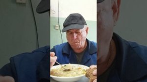 На обед, суп звездочки с пельменями. Приятного всем аппетита.