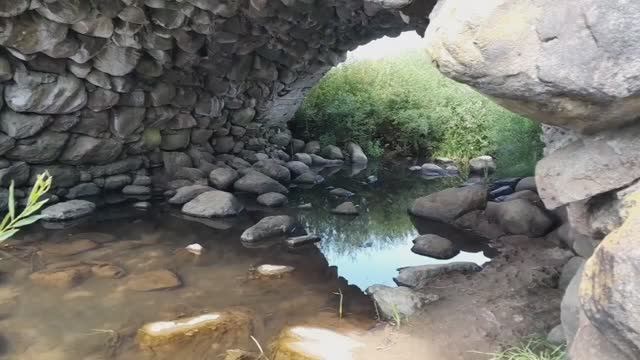 Валунный мост заброшенной дворянской усадьбы Полторацких "Грузины".