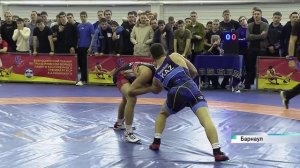 Турнир по спортивной борьбе памяти прославленного алтайского тренера проходит в Барнауле