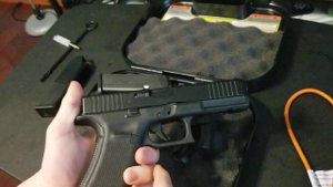 Glock 17 Gen 5 unboxing and disassemble