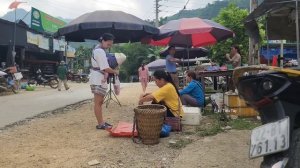 Single Mother: With the Help of a Good Man-And Reunited When Her Daughter Returns. Ly Tieu Tay.