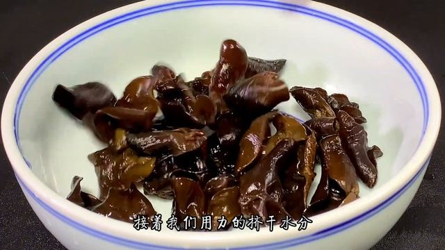 今天才知道，炒苦瓜不要直接下鍋，教你一招，苦瓜翠綠清爽可口。【一畫美食】#炒苦瓜 #炒苦瓜料理 #炒苦瓜煮法 #炒苦瓜做法 #炒苦瓜食譜