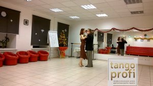 007 Танго вальс Поворот влево от партнера с серией сакад