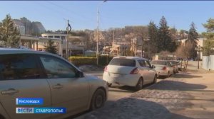 Жители Кисловодска неоднозначно приняли новые платные парковки