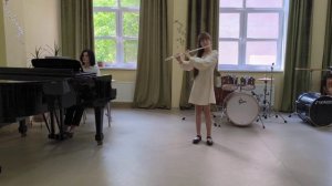 К.Стамиц. Концерт - 1 часть
Исполняет Виталия Гришина 13 лет ( 5 класс)