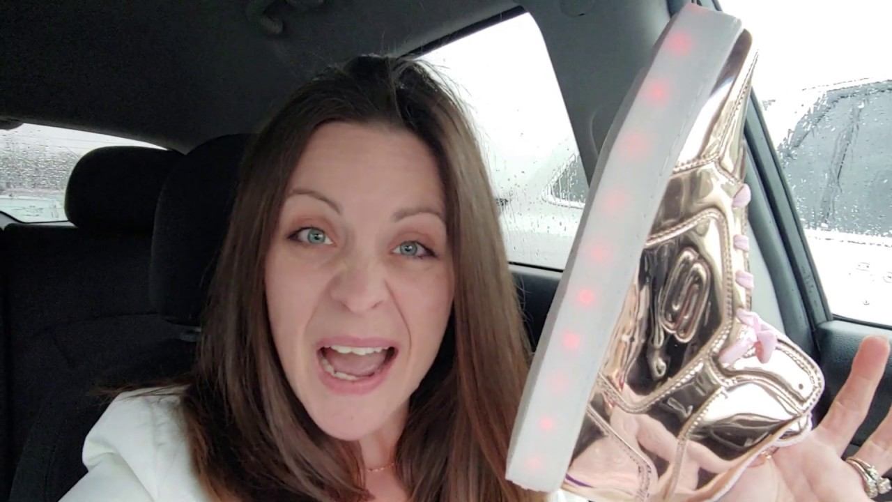 Coolest Shoes EVER!!! смотреть онлайн