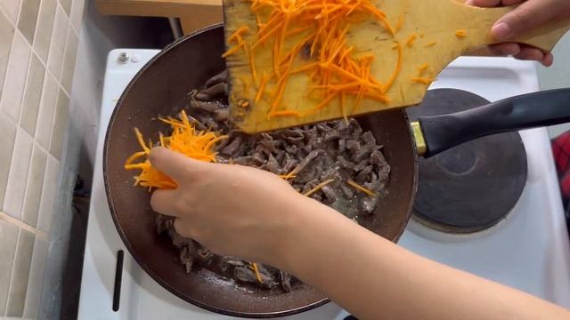 ОЧЕНЬ ВКУСНЫЙ САЛАТ С ЛАПШОЙ И МЯСОМ. Быстро и вкусно😋