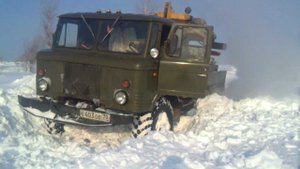 Газ 66 в снегу.
