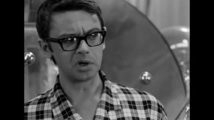 А вас уже выпустили из сумасшедшего дома?! Фрагмент из фильма "Иван Васильевич меняет профессию"