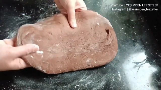 ÇAYI KOYUN BU ÇÖREK KAPIŞ KAPIŞ GİDİYOR ✅️ YUMUŞACIK İKİ RENKLİ FINDIK KREMALI SÜTLÜ ÇÖREK TARİFİ 👌