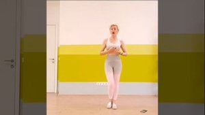 Урок 4  Руки в бачате  Как покрасить забор или погладить гигантского кота