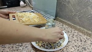 Салат с ананасами,грибами,курицей и сыром