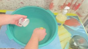 Подсмотрел у соседки рецепт геля для посуды и сделал себе. Теперь моя посуда скрипит!