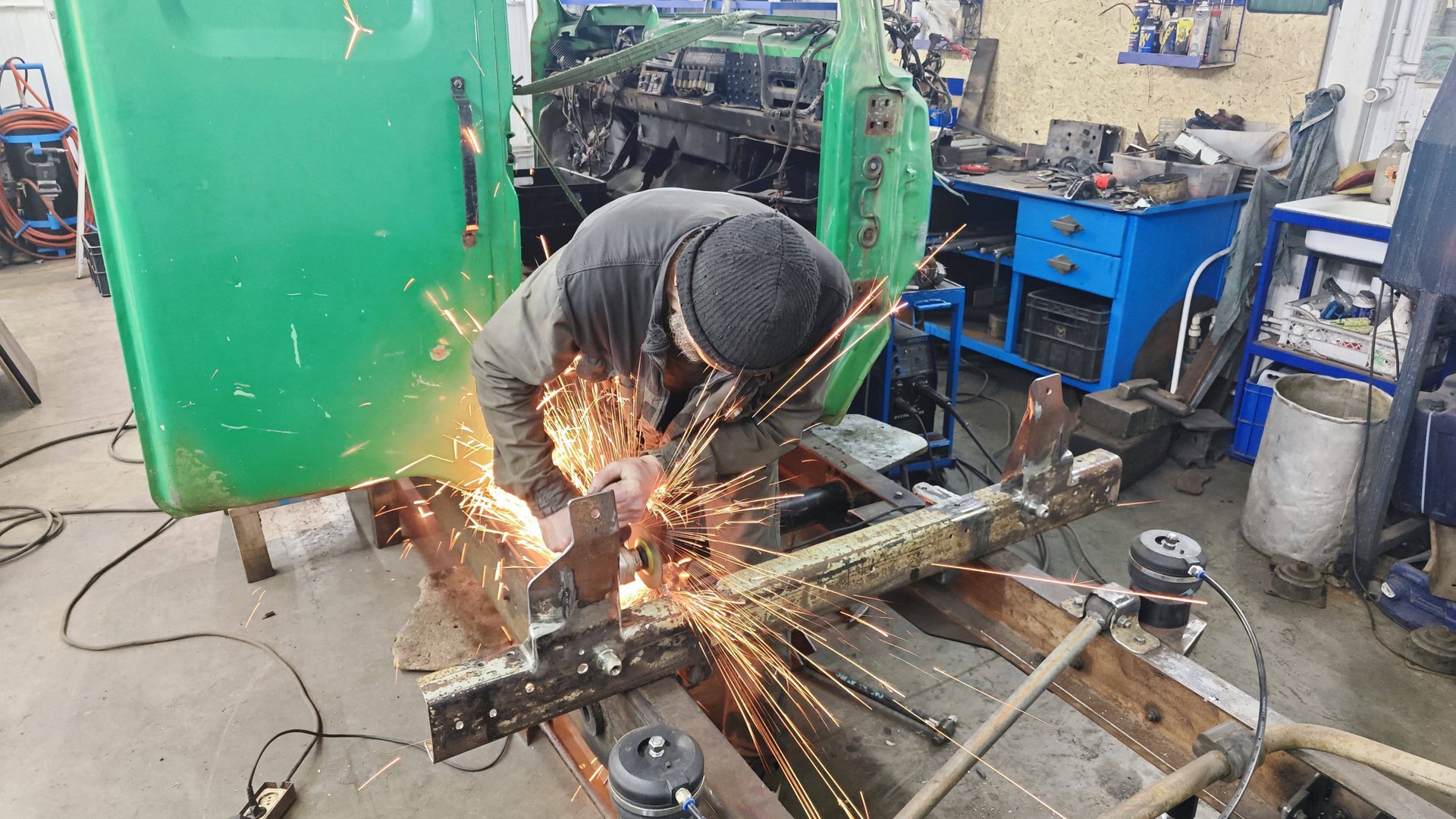 Крепление, ограничители хода подвески кабины. Стабилизатор и его крепления. ЗИЛ Бычок. смотреть онлайн