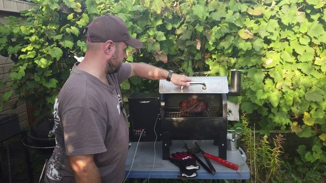 Изумительная на вкус копченая говяжья шея в пеллетном гриле (а-ля брискет). смотреть онлайн