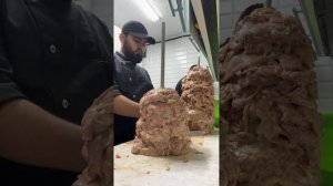 Насаживаем маринованные мясо для шаурмы!