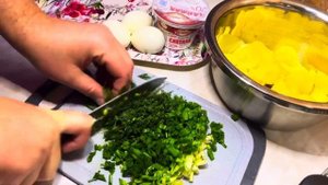 Белорусский салат с СОЛЕНЫМ ОГУРЦОМ и СМЕТАНОЙ. По вашим рекомендациям готовлю этот рецепт