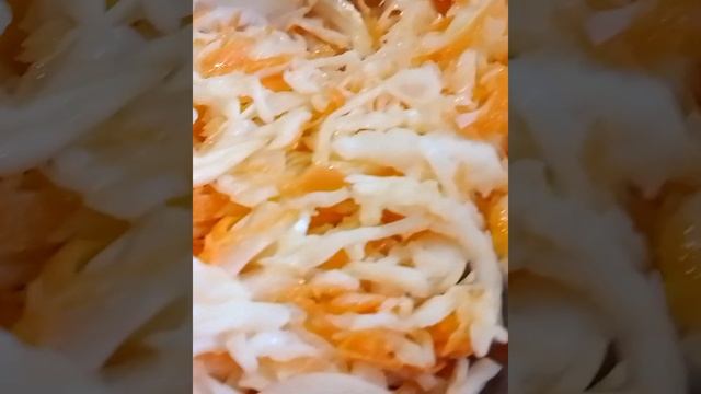 Салат из капусты и моркови с растительным маслом #салатизкапусты #растительноемасло #салатизморкови