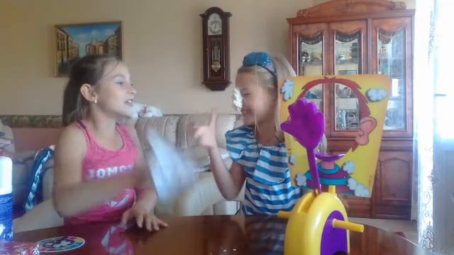 Мы играем в игру пирог в лицо смотреть онлайн