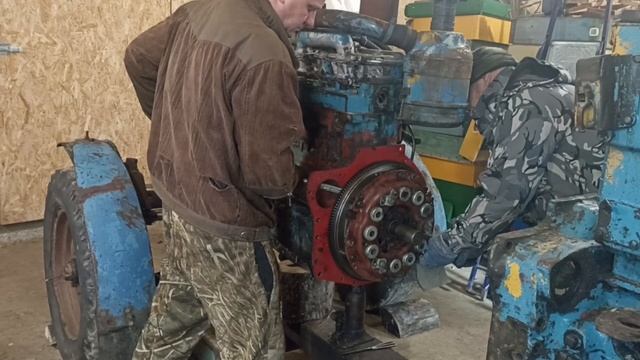 Раскатываем МТЗ-80 для установки СТАРТЕРА и замены КОРЗИНЫ СЦЕПЛЕНИЯ. смотреть онлайн