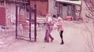 Чтобы привлечь нарушителя тишины в доме к ответу,соседи его избили, подбросили нож и вызвали полицию