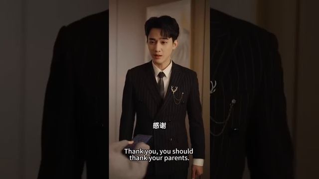 【FULL】他在外人面前嘲諷她是便宜貨，她受夠這份屈辱，沒掉一滴眼淚決絕轉身，2年後再見面她挽著未婚夫與他擦肩而過，狗男人慌的連酒杯都端不住，眼角通紅求她回來！#短劇 #甜寵 #總裁灰姑娘