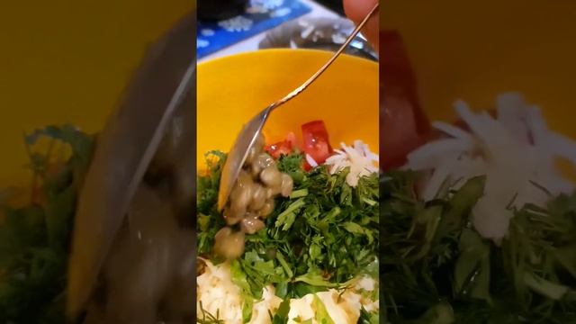 Салат с кальмарами #рецептсалата #видеорецепты #кальмары #салатскальмарами #салат #кухня #повар