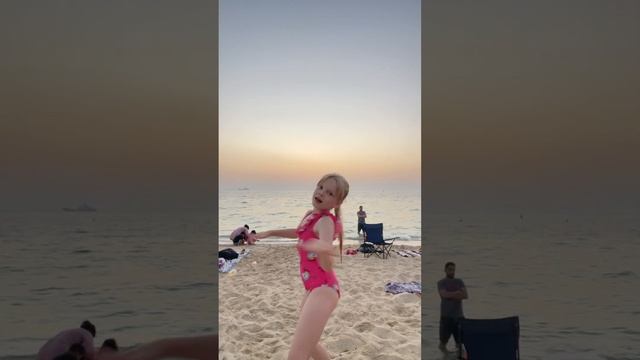 Танцы на пляже #dance #beach #dubai #music #alice