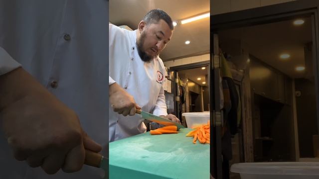 КАК УДОБНО ПОРЕЗАТЬ МОРКОВЬ #нариманшеф #cheflife #food #анталия #chef