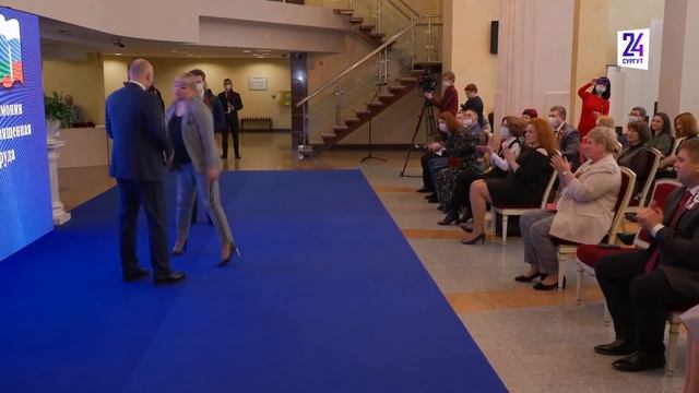 "Благодарим сургутян за труд!". Андрей Филатов вручил награды к 1 мая смотреть онлайн