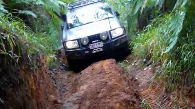 Jeep Grand Cherokee WH WK Glasshouse Mountains Compendium Jul 2011.wmv смотреть онлайн