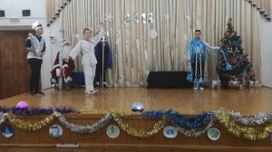 Новогоднее представление в школе