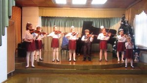 Ансамбль скрипачей мл. кл. "Восьмушки" Роберт Телепнев "Неторопливая Полька"