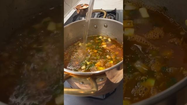 Super healthy carrot tomato lentil soup that anyone can make