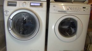 Wash Race No.1 : Zanussi vs Electrolux : Cotton 60'c (part 1 of 5)
