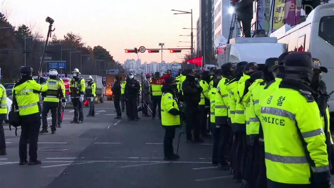 Министр обороны Южной Кореи извинился за ситуацию с военным положением и подал в отставку