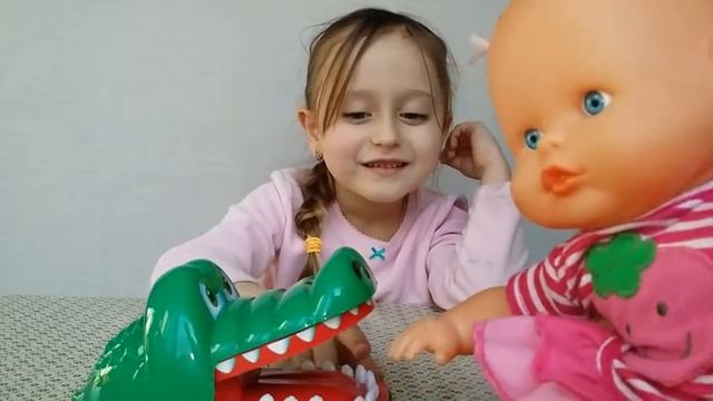 Крокодил ЧЕЛЛЕНДЖ Крокодил откусил нам пальцы и Руки CROCODILE DENTIST CHALLENGE