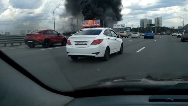 Горит склад покрышек на новорижском шоссе 01072020
