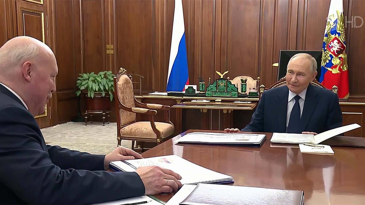 Владимир Путин принял в Кремле Госсекретаря Союзного государства РФ и Белоруссии Дмитрия Мезенцева.