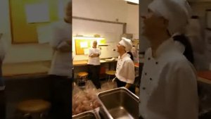 Танцующий повар