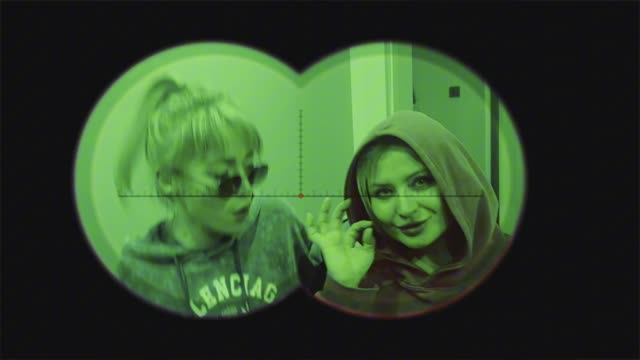 Бабочка Анюта и тополиная Моль Валька опять на манеже...