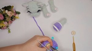 Устанавливаем шплинтовые ножки в тело