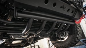Установка защиты рулевых тяг BMS для Jeep Wrangler JL Gladiator JT 2018-2024