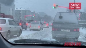 После работы грейдера в Благовещенске на улице Горького появилась «выделенная полоса»