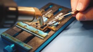 Ремонт iPhone 16 Pro Max который из коробки не включился.