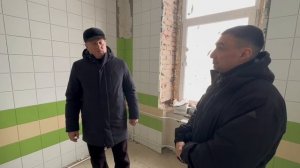 Подрядчик по ремонту школы в Ачинске заявляет об увеличении объёмов