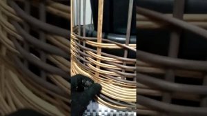 плетение вертикального рисунка на емкости