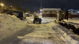 Тряпочный трактор?Первая чистка снега…