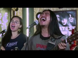 "Ну его на хер...". ( прикол ). "Te llega al corazon". ( Esta rola).